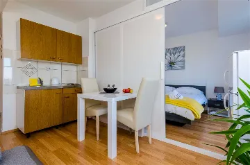 One-Bedroom Apartment with Sea View in Pomena