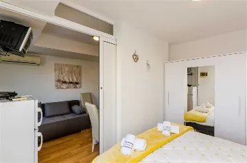 One-Bedroom Apartment with Sea View in Pomena