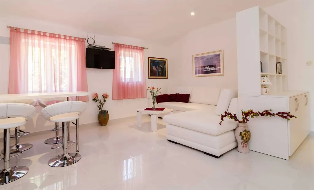 One-Bedroom Apartment in Dubrovnik with Sea View Terrace