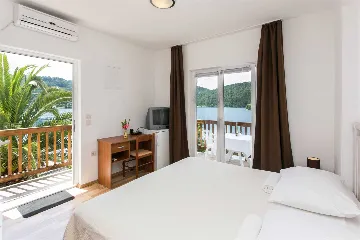 Polače Studio Apartment with Balcony and Sea View