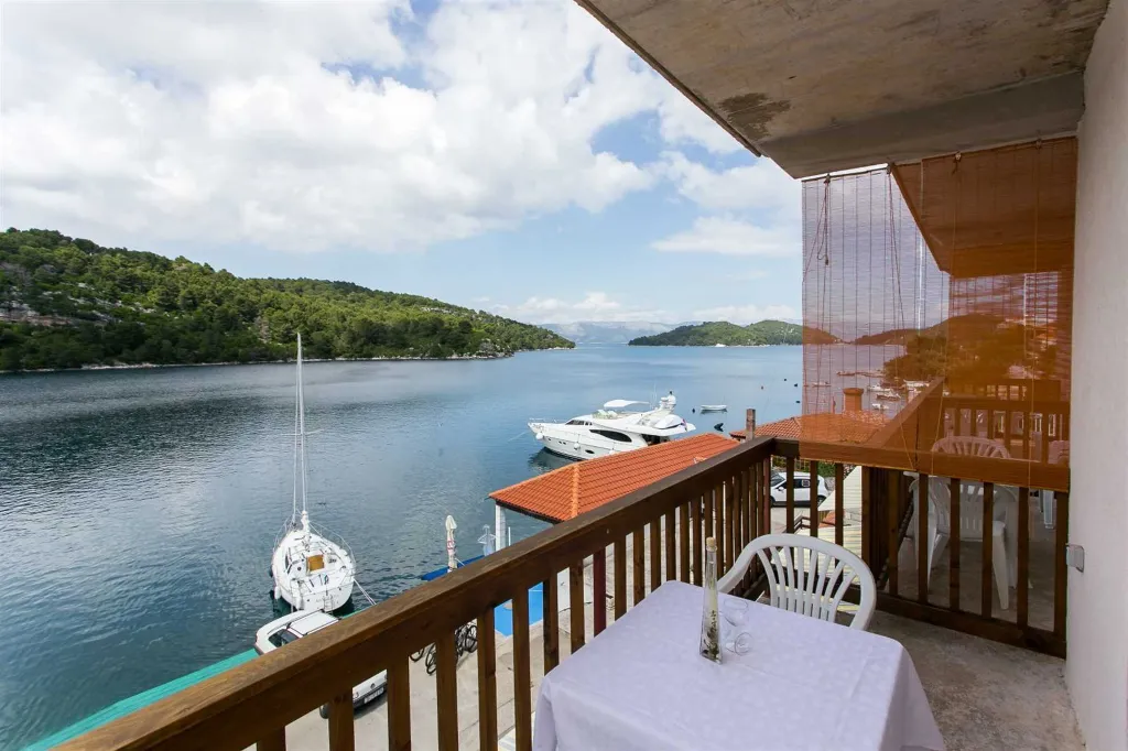 Polače Studio Apartment with Balcony and Sea View