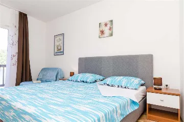 Polače One-Bedroom Apartment with Sea-View Balcony