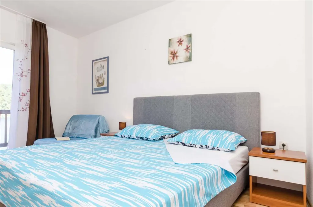 Polače One-Bedroom Apartment with Sea-View Balcony