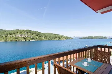 Polače One-Bedroom Apartment with Sea-View Balcony