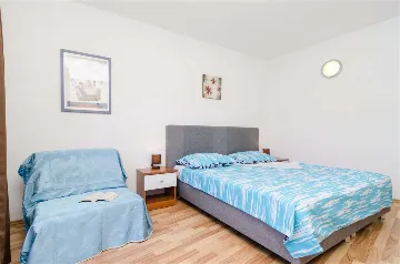 Polače One-Bedroom Apartment with Sea-View Balcony