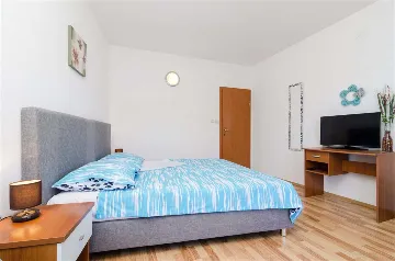 Polače One-Bedroom Apartment with Sea-View Balcony