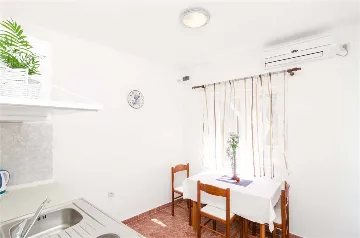 Polače One-Bedroom Apartment with Sea-View Balcony