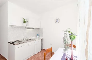 Polače One-Bedroom Apartment with Sea-View Balcony