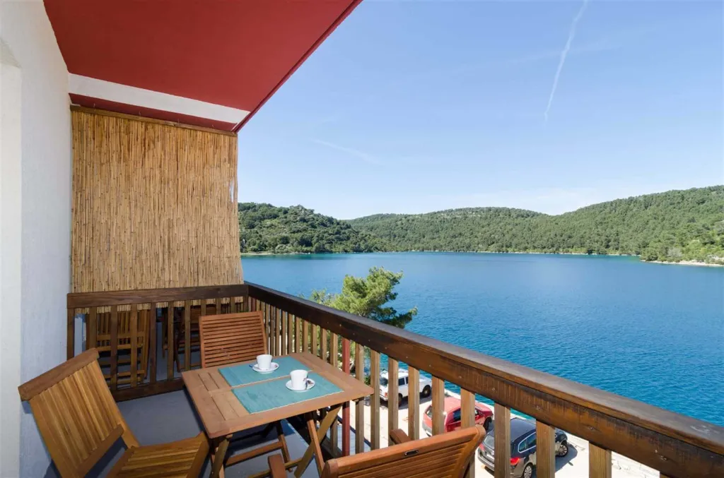 Polače One-Bedroom Apartment with Sea-View Balcony