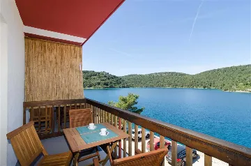 Polače One-Bedroom Apartment with Sea-View Balcony