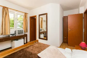 Two-Bedroom Apartment with Sea-View Terrace in Mljet