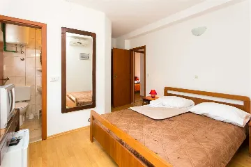 Two-Bedroom Apartment with Sea-View Terrace in Mljet