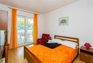 Two-Bedroom Apartment with Sea-View Terrace in Mljet