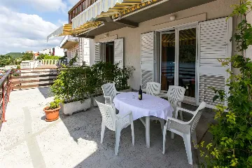 Two-Bedroom Apartment with Sea-View Terrace in Mljet