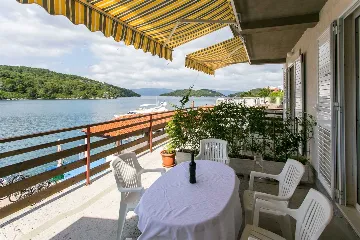 Two-Bedroom Apartment with Sea-View Terrace in Mljet