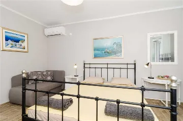 Ground-Floor Studio Apartment in Mljet for 2