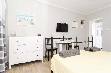 Ground-Floor Studio Apartment in Mljet for 2