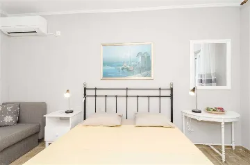 Ground-Floor Studio Apartment in Mljet for 2