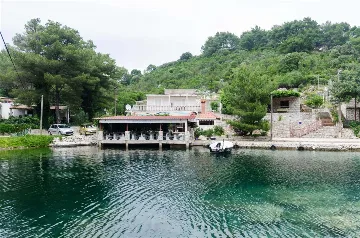 Ground-Floor Studio Apartment in Mljet for 2
