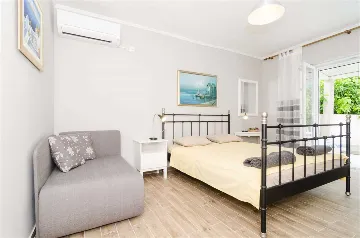 Ground-Floor Studio Apartment in Mljet for 2