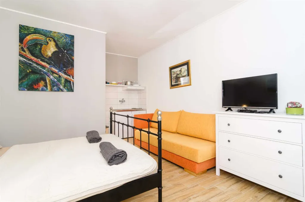 Ground-Floor Studio for 2 in Mljet, Okuklje