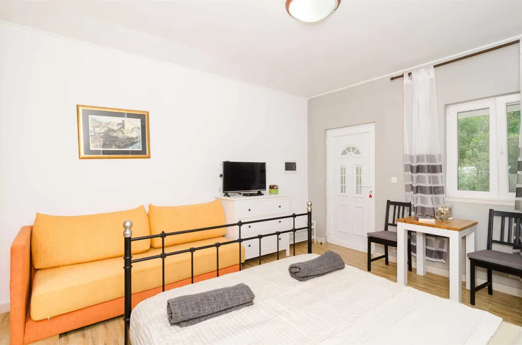 Ground-Floor Studio for 2 in Mljet, Okuklje