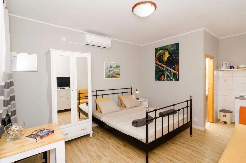 Ground-Floor Studio for 2 in Mljet, Okuklje