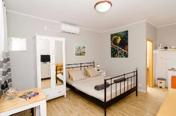 Ground-Floor Studio for 2 in Mljet, Okuklje