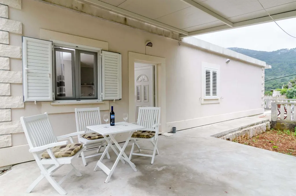 Ground-Floor Studio for 2 in Mljet, Okuklje