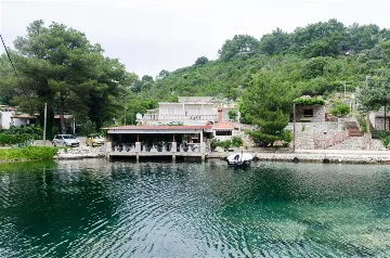 Ground-Floor Studio for 2 in Mljet, Okuklje