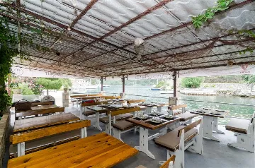 Ground-Floor Studio for 2 in Mljet, Okuklje