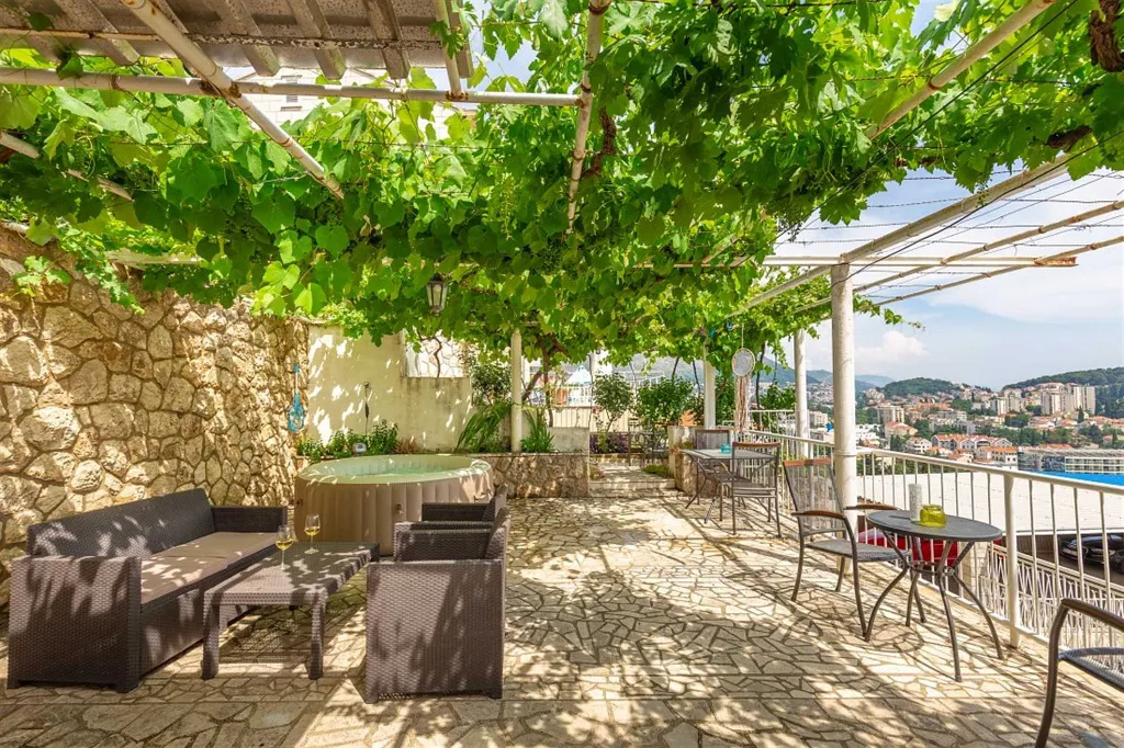 Dubrovnik Studio for 2 with Terrace & Spa Jacuzzi
