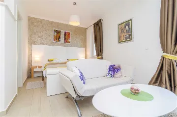 Studio in Mljet with Balcony & Sea View (Sleeps 2)