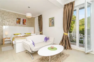 Studio in Mljet with Balcony & Sea View (Sleeps 2)