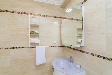 Studio in Mljet with Balcony & Sea View (Sleeps 2)