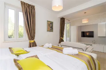 Studio in Mljet with Balcony & Sea View (Sleeps 2)