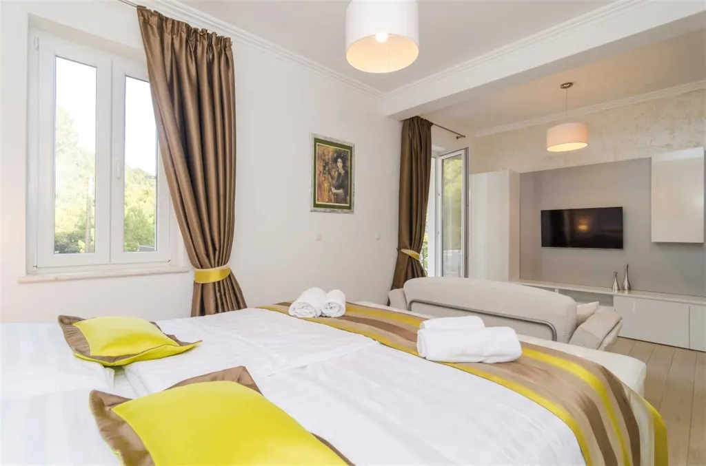 Studio in Mljet with Balcony & Sea View (Sleeps 2)