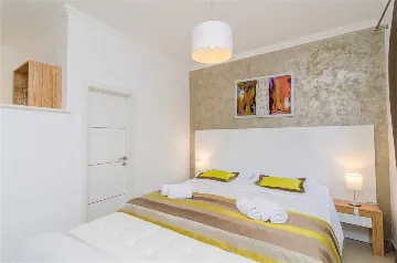 Studio in Mljet with Balcony & Sea View (Sleeps 2)