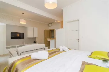 Studio in Mljet with Balcony & Sea View (Sleeps 2)