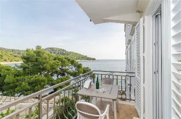 Studio in Mljet with Balcony & Sea View (Sleeps 2)