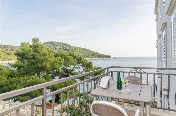 Studio in Mljet with Balcony & Sea View (Sleeps 2)