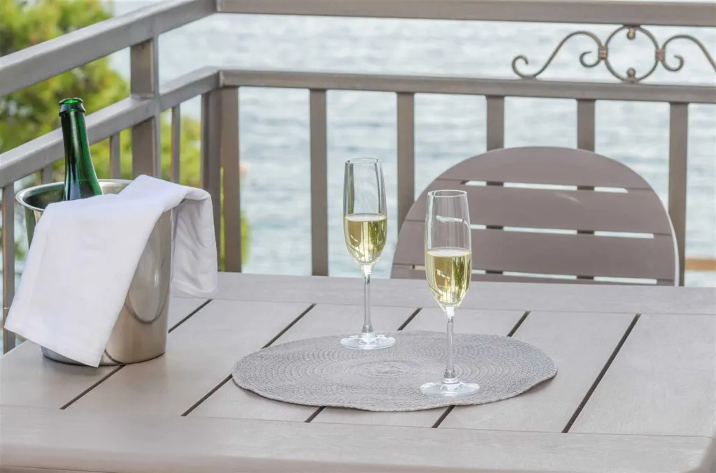 Studio in Mljet with Balcony & Sea View (Sleeps 2)