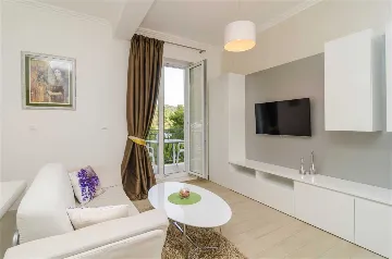 Studio in Mljet with Balcony & Sea View (Sleeps 2)