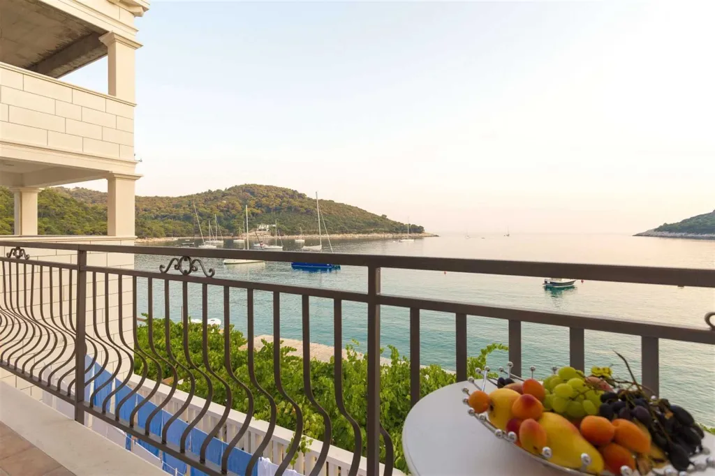One-Bedroom Apartment in Mljet with Sea View