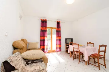 Saplunara 1-Bedroom Apartment with Pine Terrace