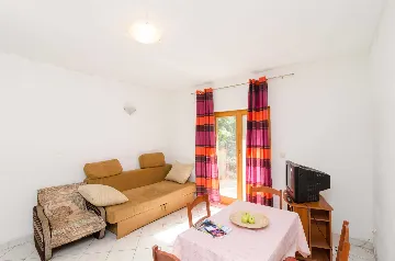 Saplunara 1-Bedroom Apartment with Pine Terrace