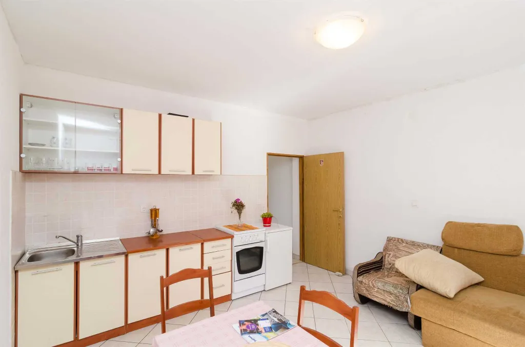 Saplunara 1-Bedroom Apartment with Pine Terrace
