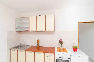 Saplunara 1-Bedroom Apartment with Pine Terrace