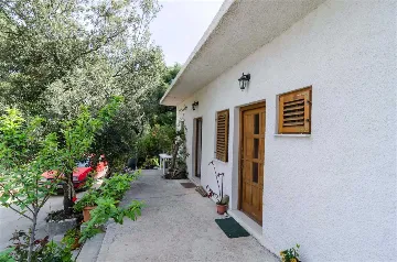 1-Bedroom Apartment in Saplunara with Terrace Garden View