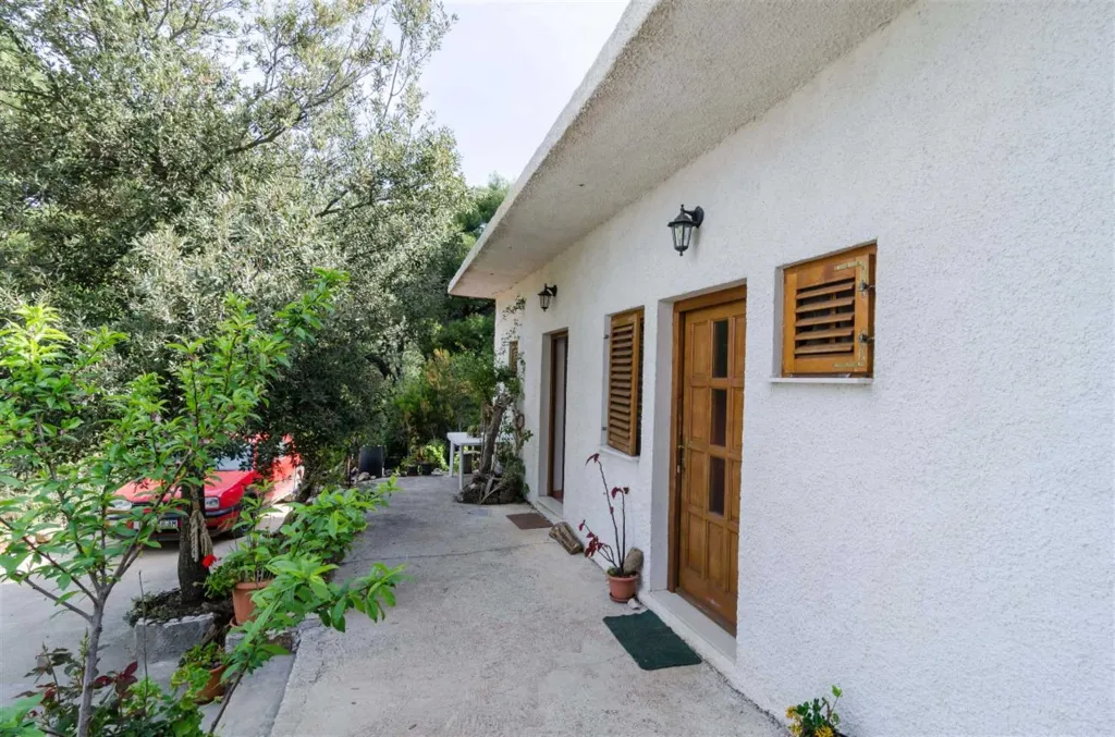 1-Bedroom Apartment in Saplunara with Terrace Garden View